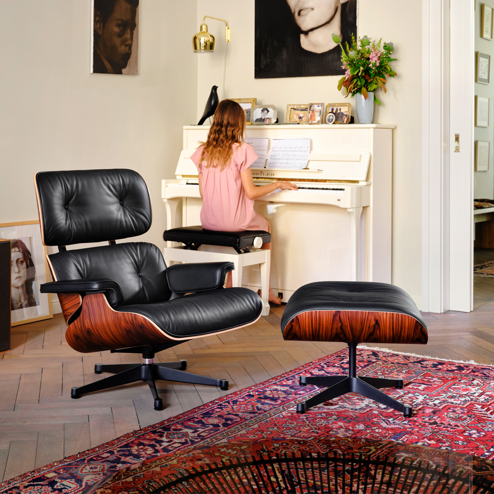 Vitra-Lounge-Chair-Atmo-verfuegbar-Stoll-Koeln Lounge Chair mit Ottoman - direkt verfügbar