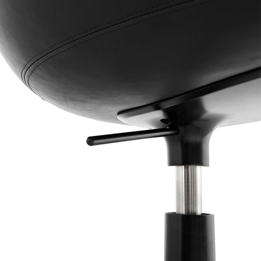 About a Chair AAC 153