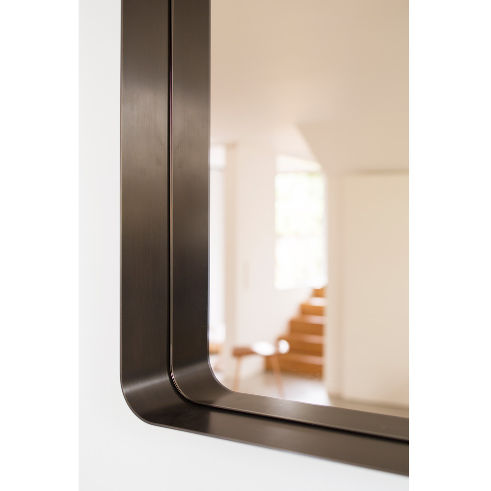 Classicon-Spiegel-Cypris-Messing-brueniert-Detail-1 Cypris Mirror eckig