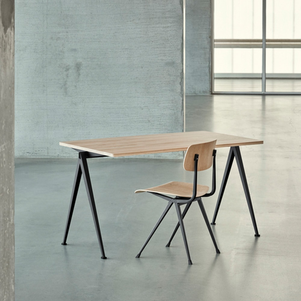 Pyramid Schreibtisch 01