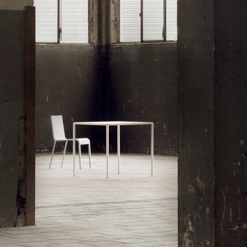 M04 Tisch quadratisch