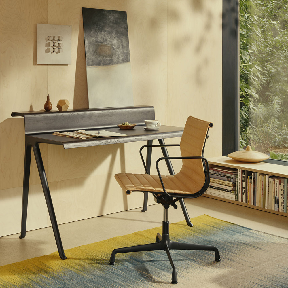 Courier Schreibtisch