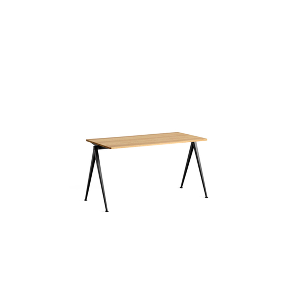 Pyramid Schreibtisch 01