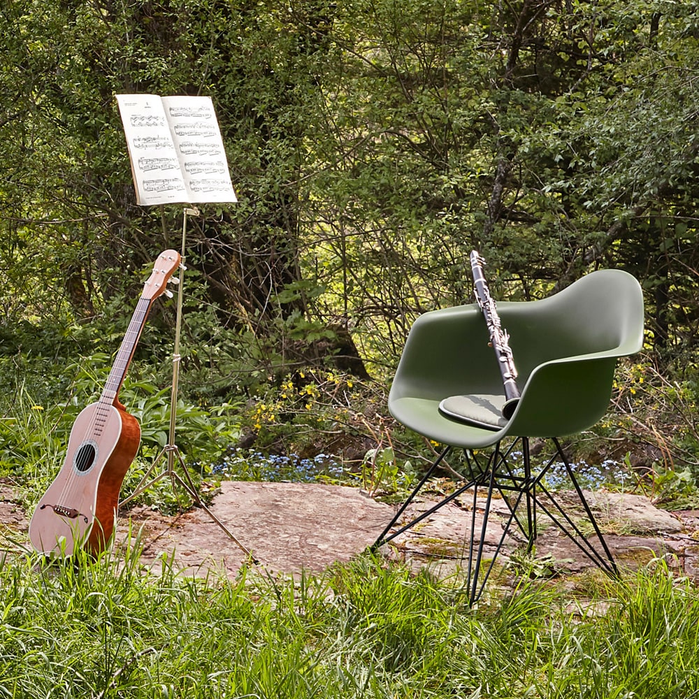 Eames Plastic Chair RE DAR