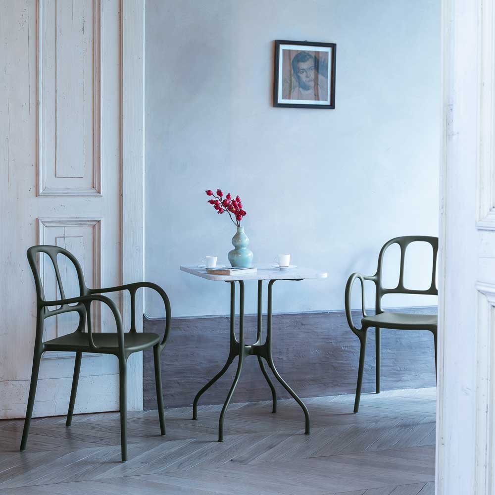 Milá Tisch quadratisch