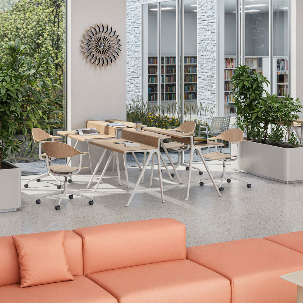 Courier Schreibtisch