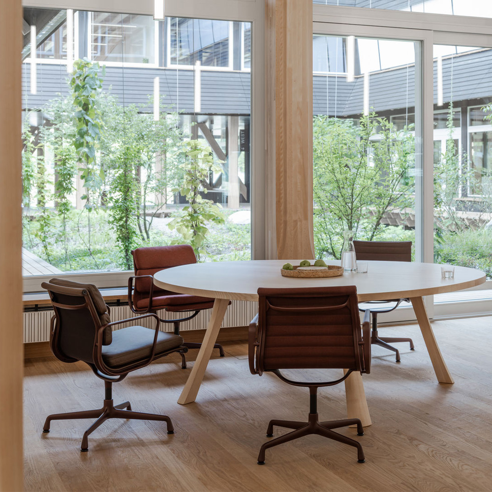 Aluminium Chair EA 108 - Conference