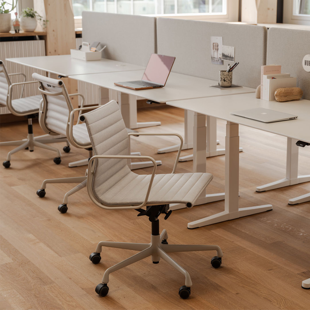 Aluminium Chair EA 117/118 - Work