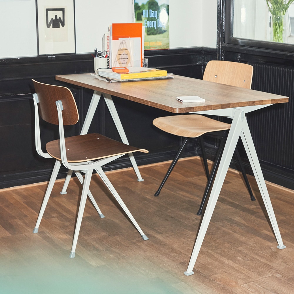 Pyramid Schreibtisch 01