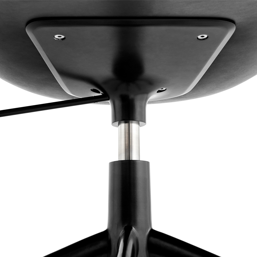 About a Chair AAC 153