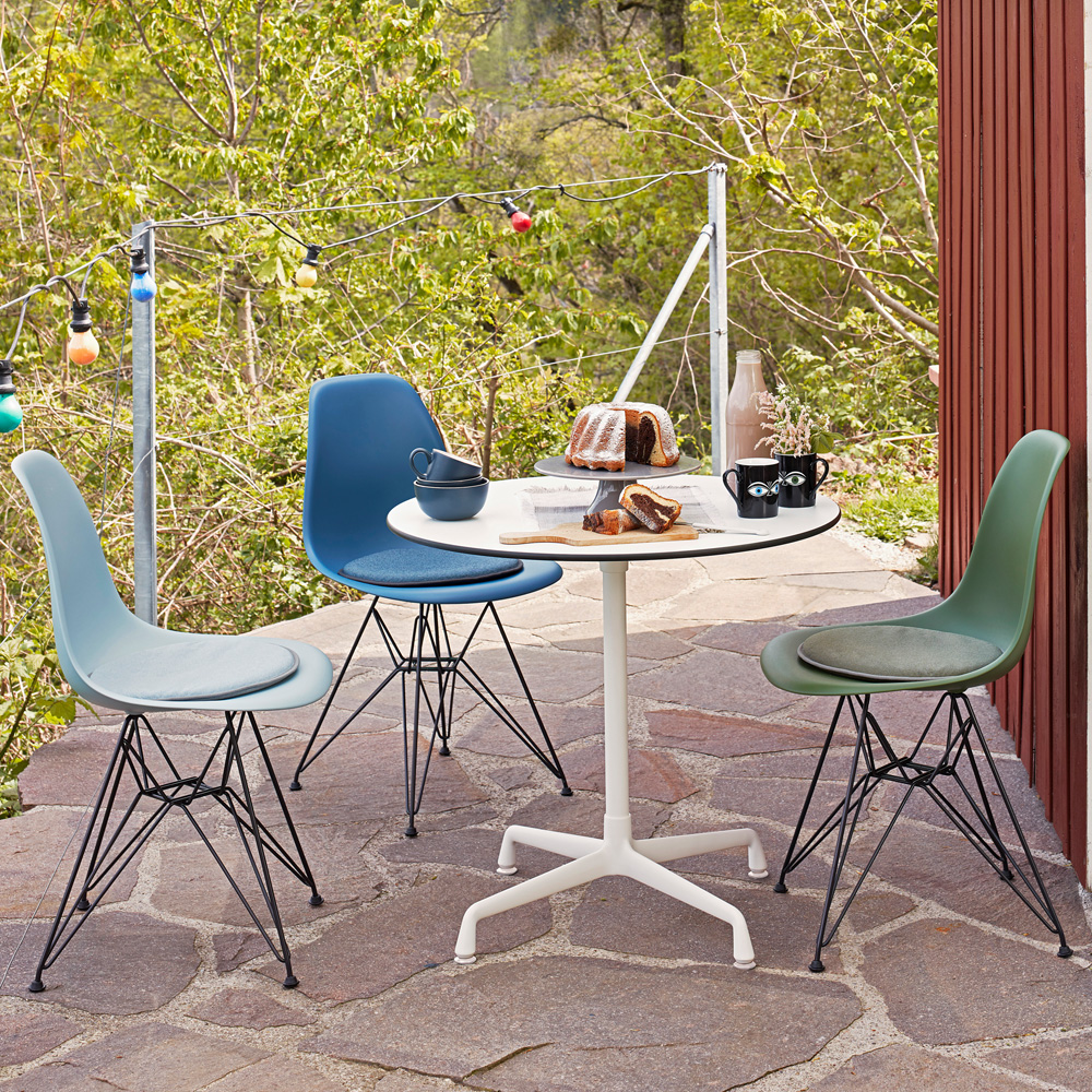8 Eames Plastic Side Chair RE DSR
