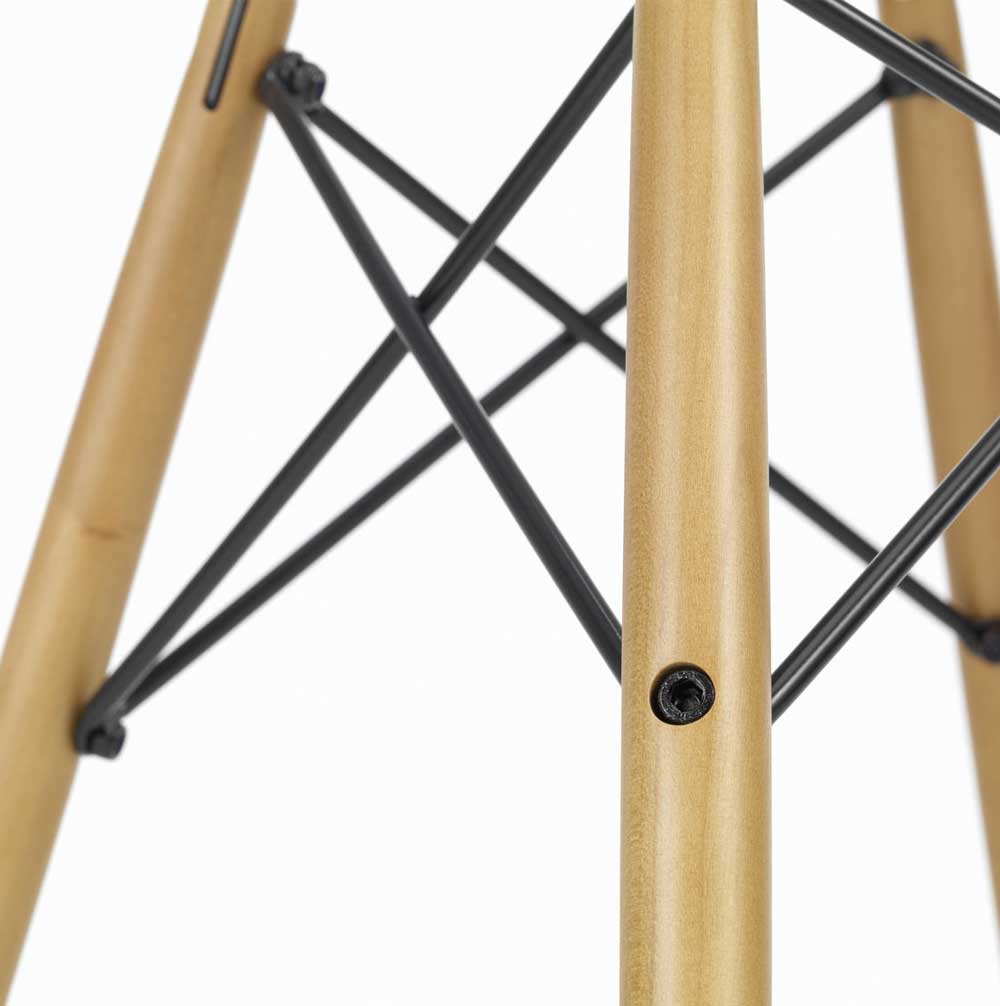 Eames Plastic Side Chair RE DSW mit Sitzpolster