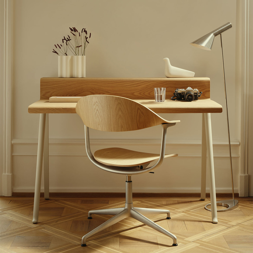 Courier Schreibtisch