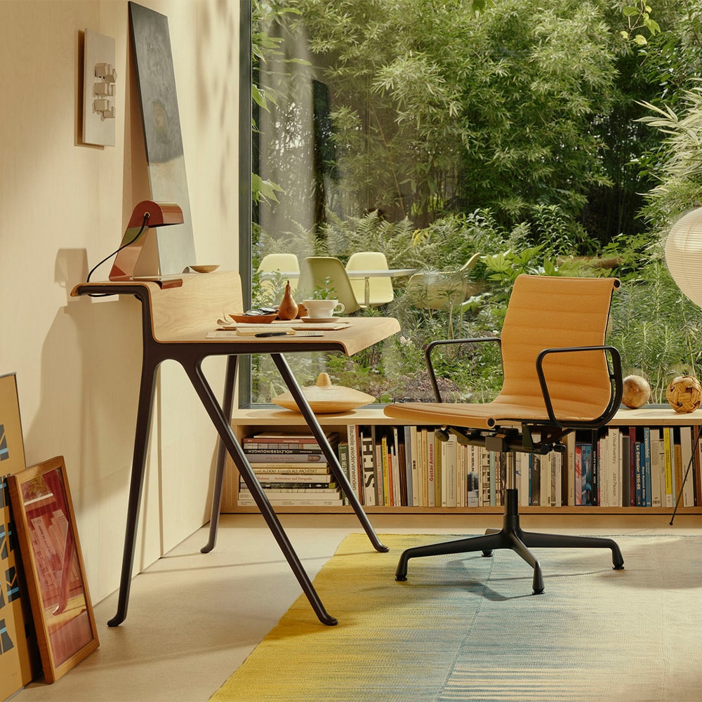 Courier Schreibtisch