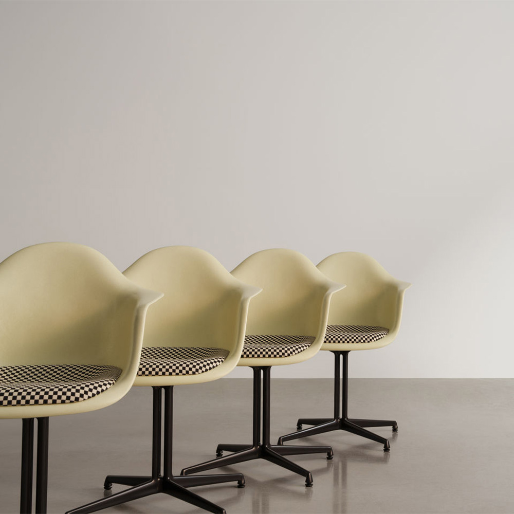 Eames Fiberglass Armchair DAL