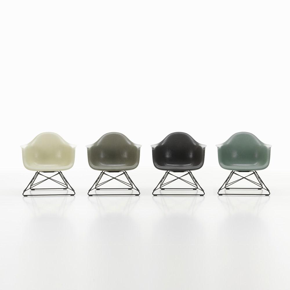 Eames Fiberglass Armchair LAR