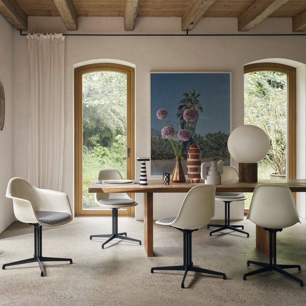 Eames Fiberglass Side Chair DSL