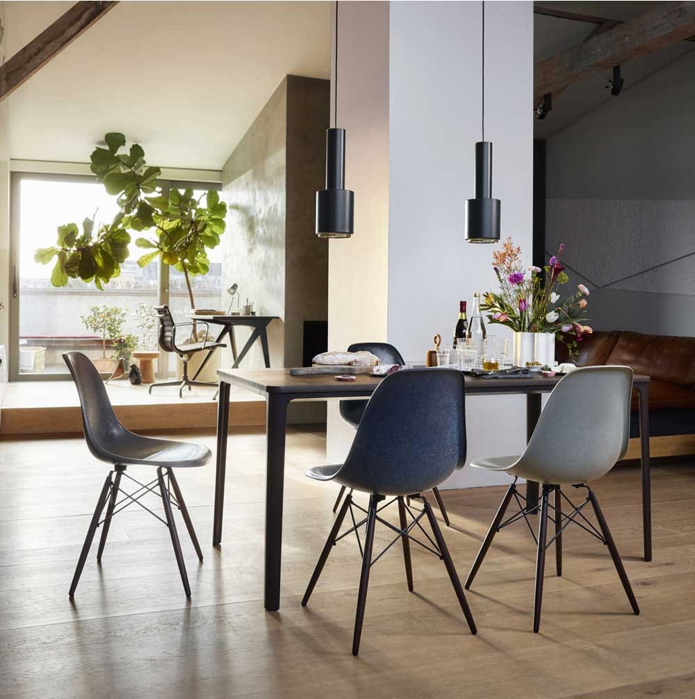 Eames Fiberglass Armchair DAW mit Sitzpolster