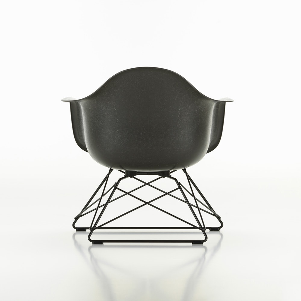 Eames Fiberglass Armchair LAR