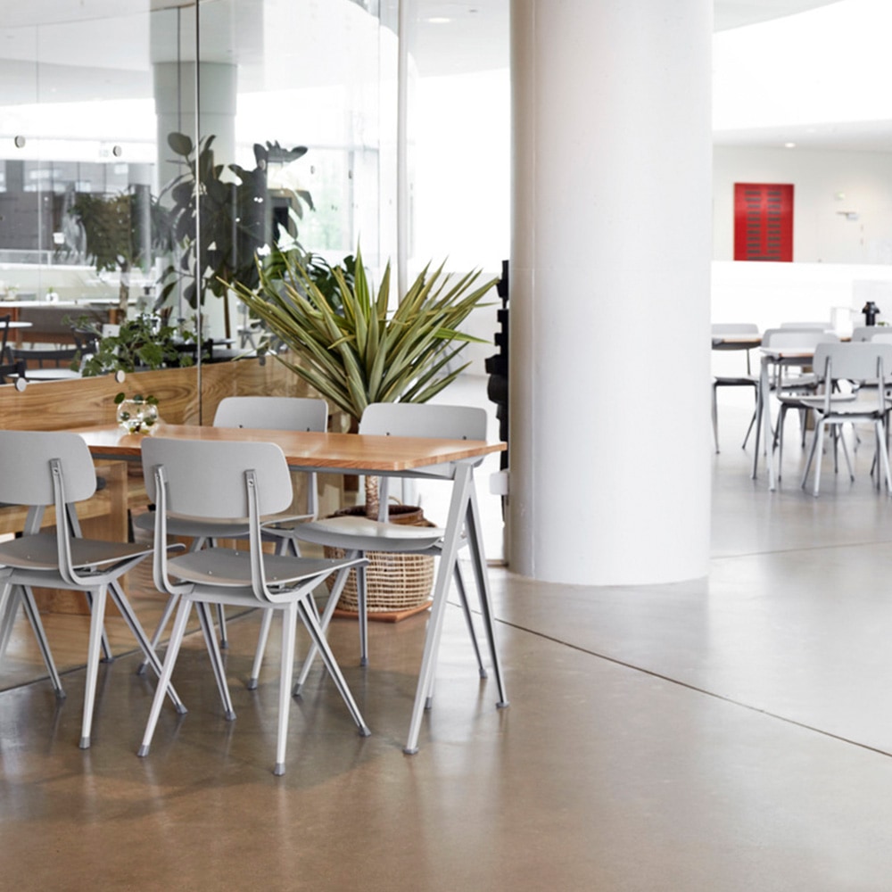 Pyramid Schreibtisch 01