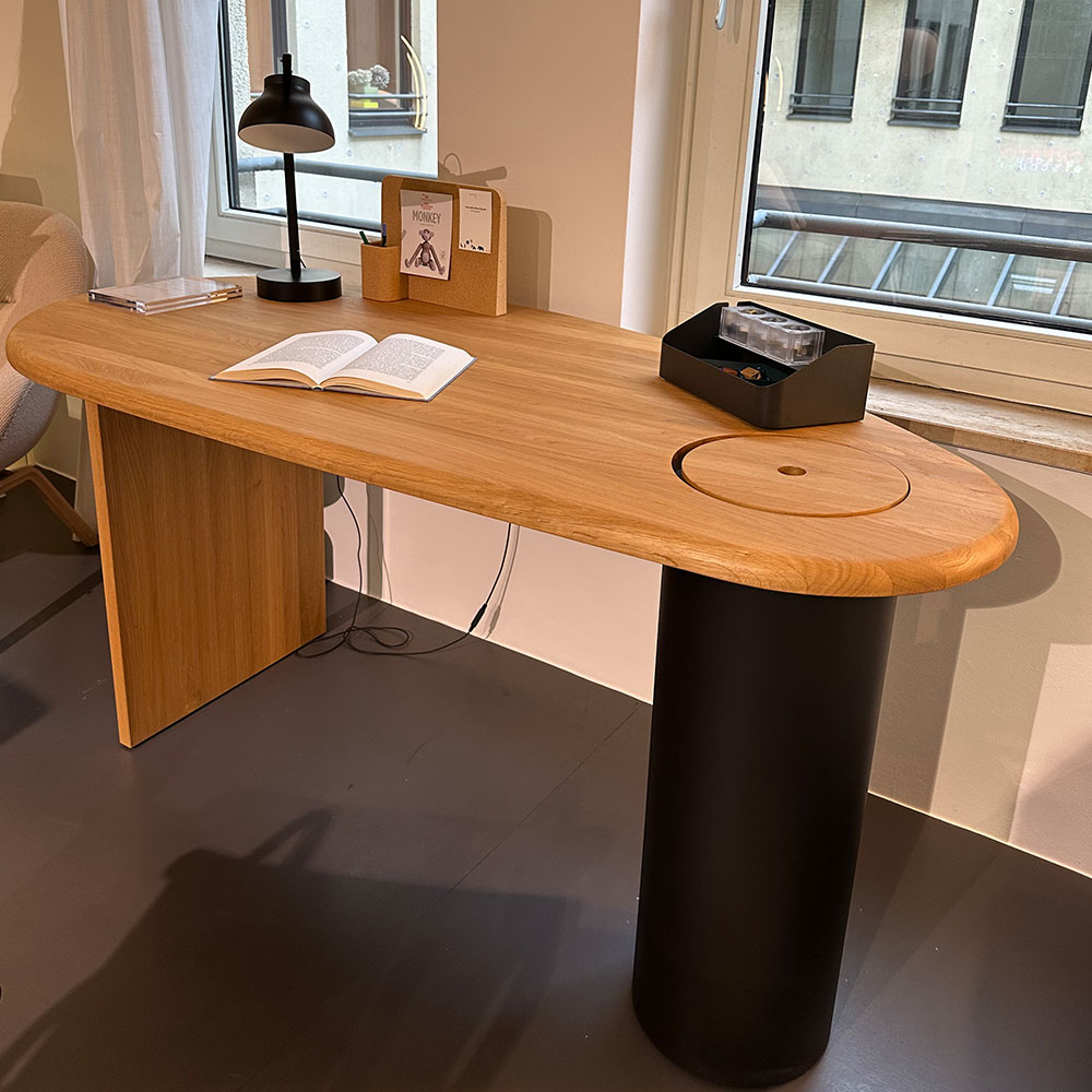 The Eclipse Desk - Ausstellungsstück