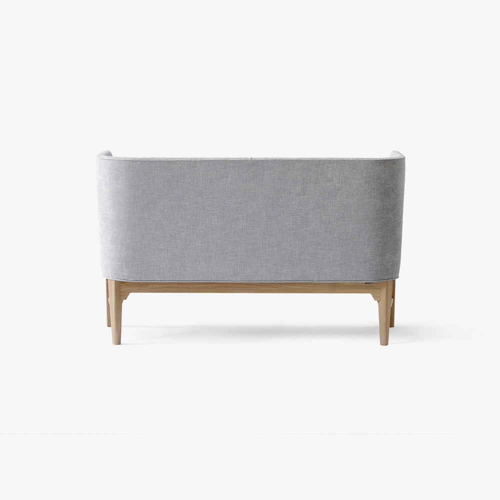 sofa-andtradition-mayor-aj16-gentle-443-walnut-02-stoll-koeln Mayor AJ6