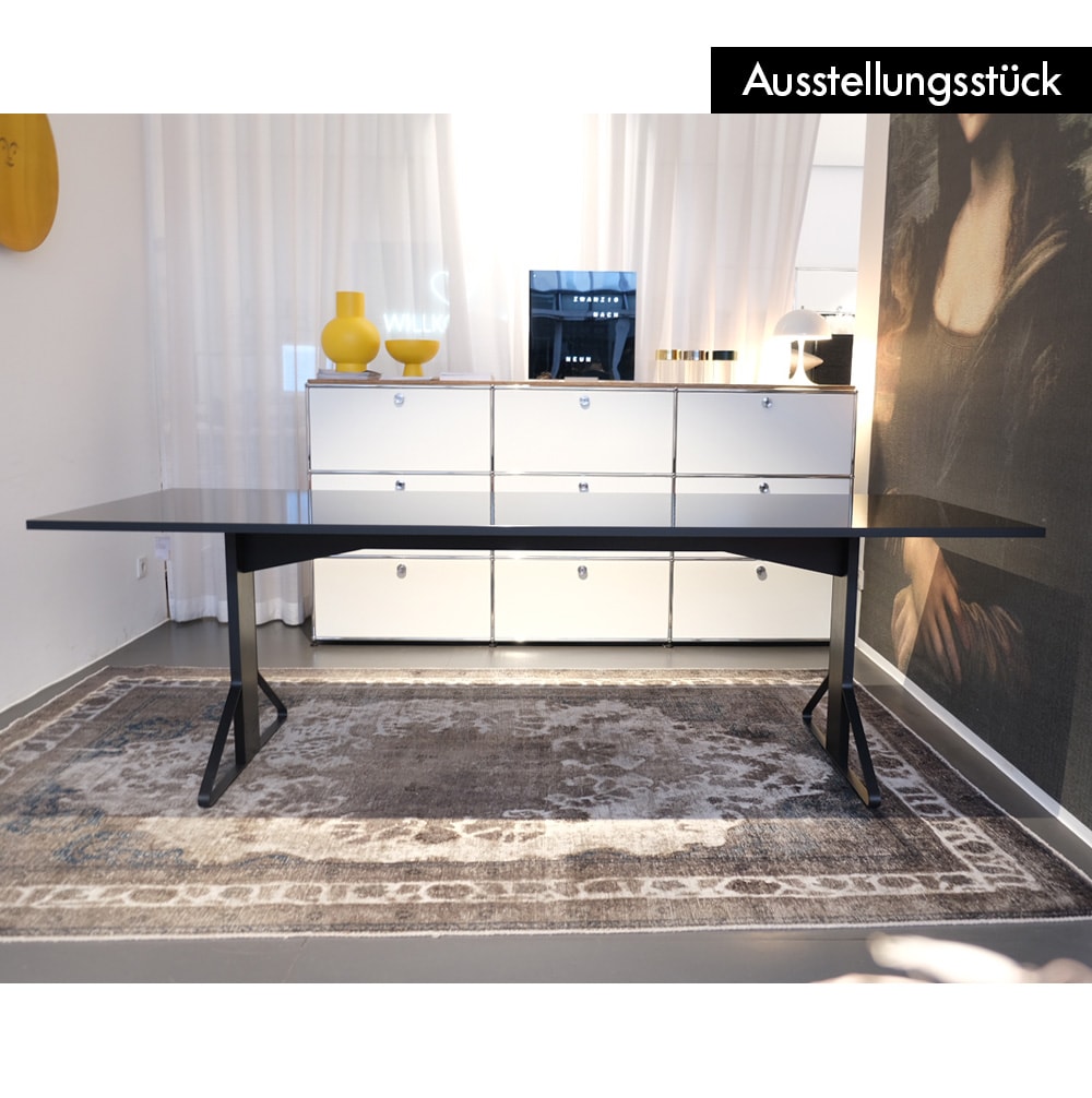 Kaari Tisch - Ausstellungsstück