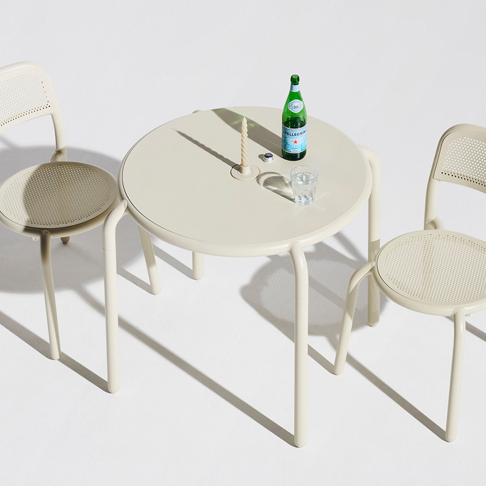 Toní Bistreau Gartentisch