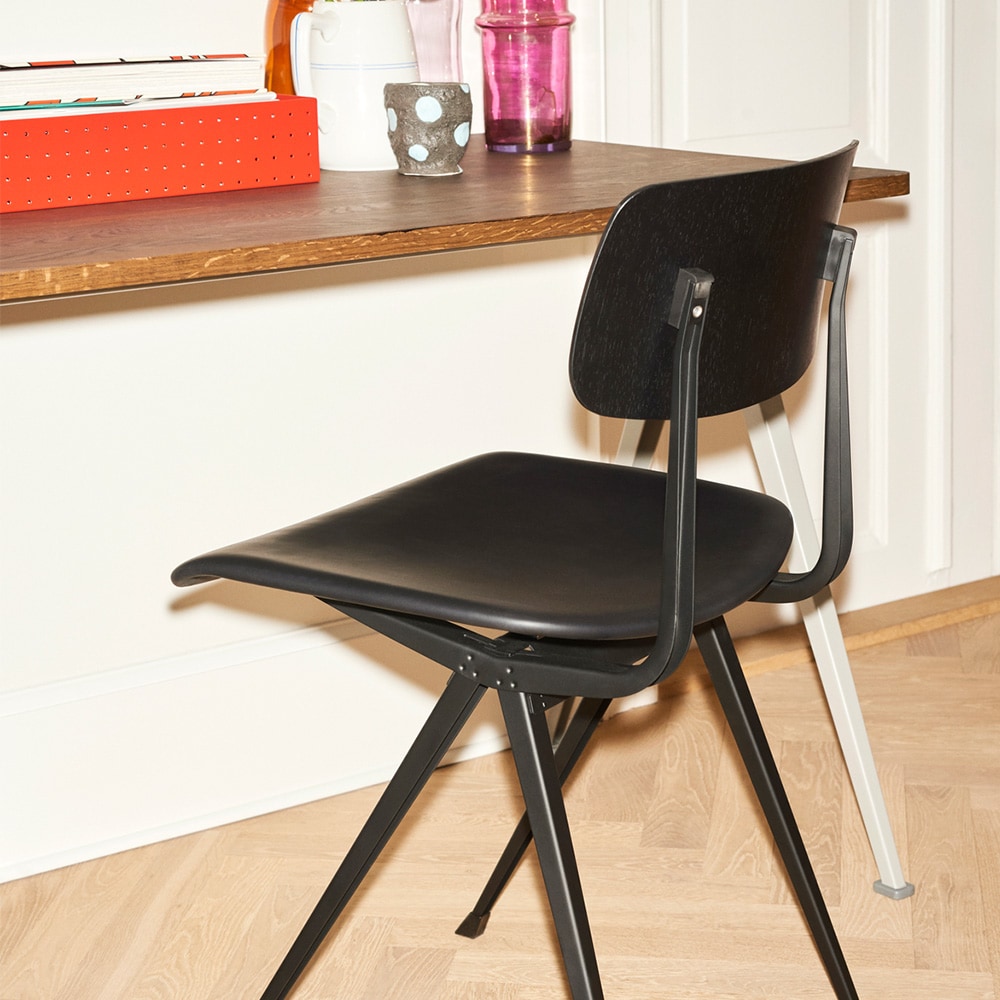 Pyramid Schreibtisch 01