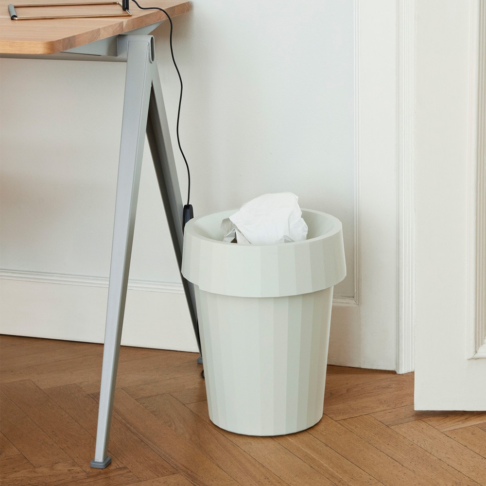 Pyramid Schreibtisch 01