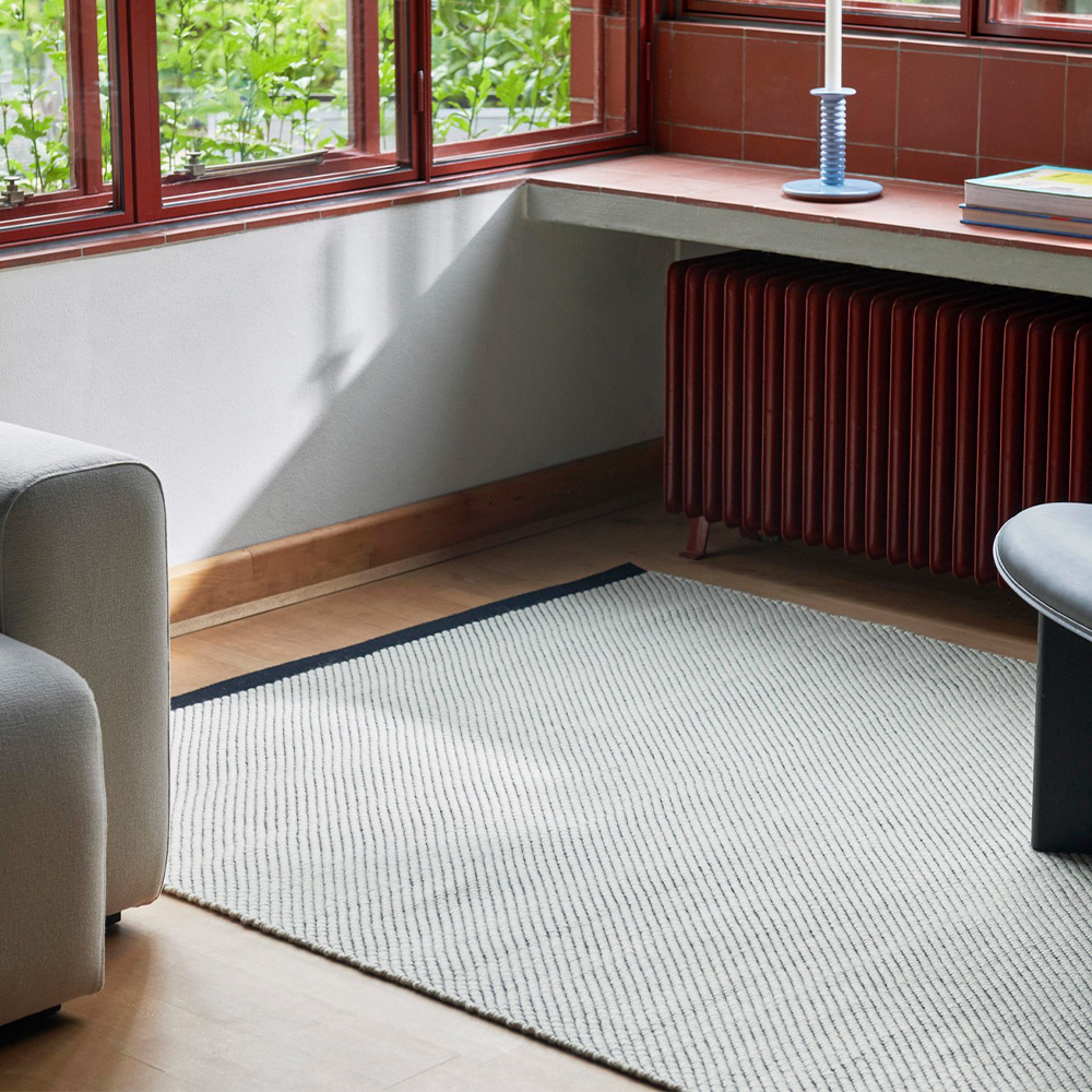 Bias Rug Tint Teppich