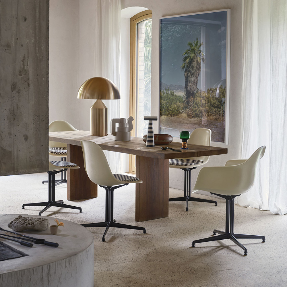 Eames Fiberglass Side Chair DSL