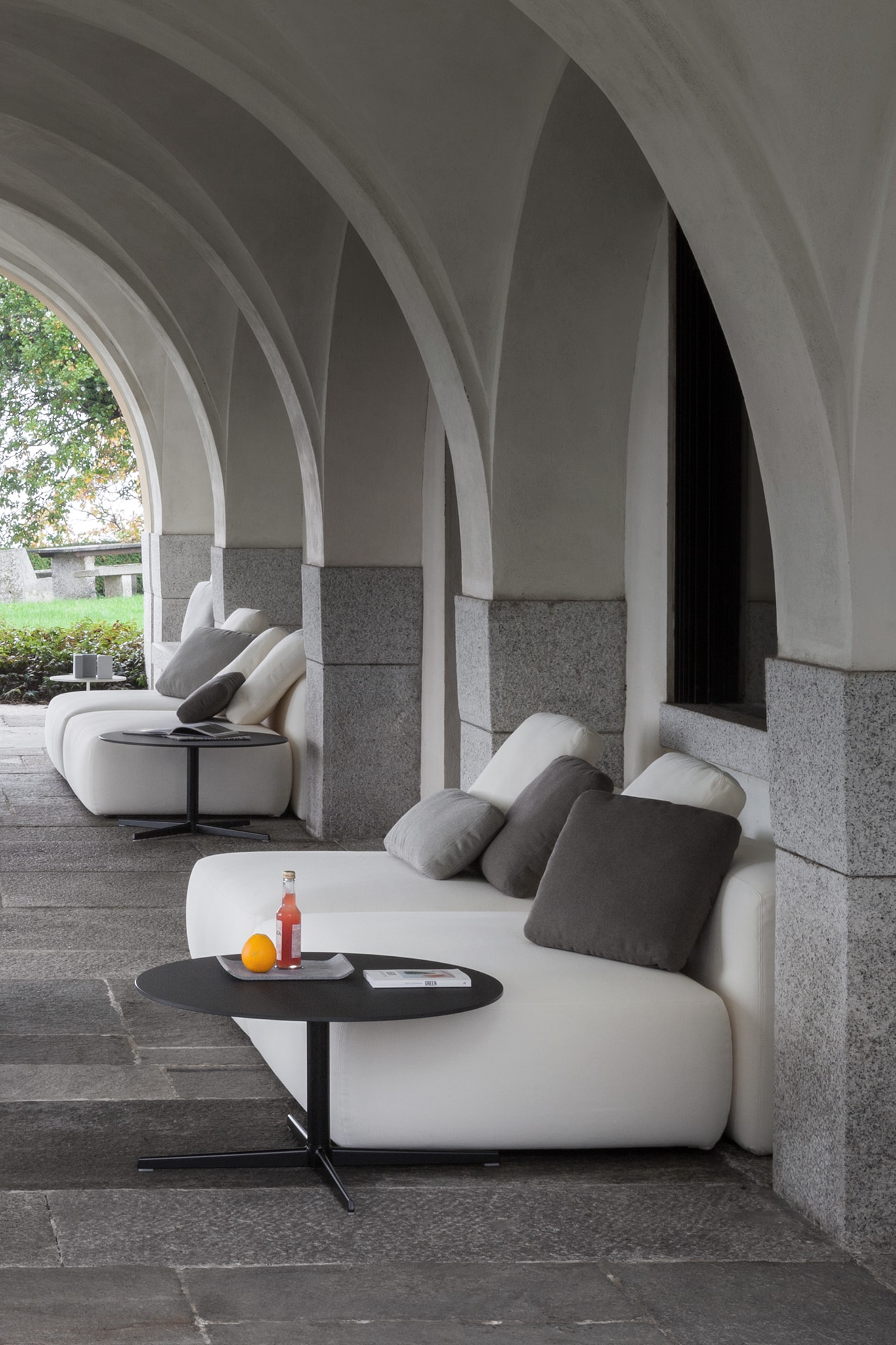 Auki Outdoor Couchtisch