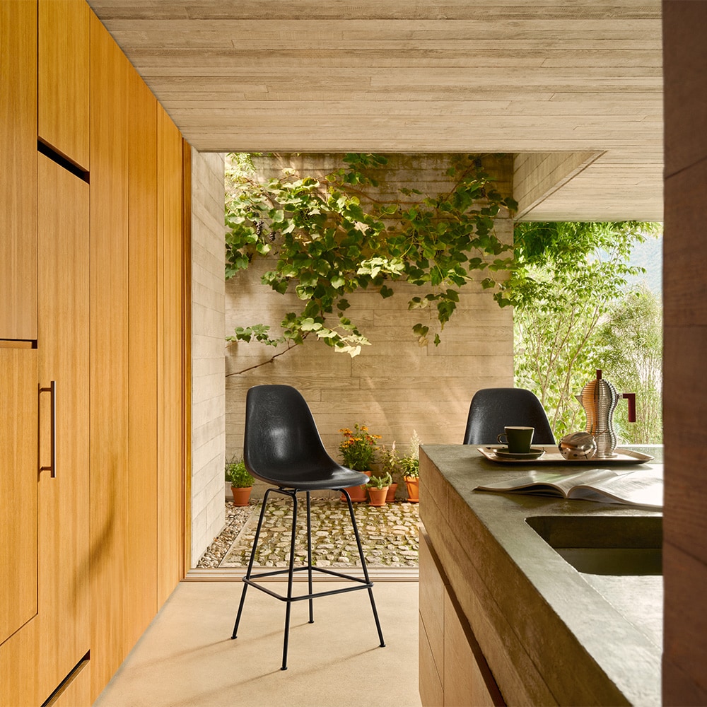 Eames Fiberglass Stool Medium
