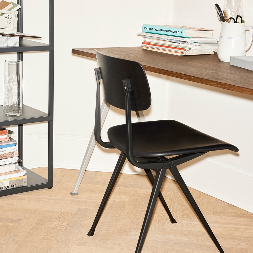 Pyramid Schreibtisch 01