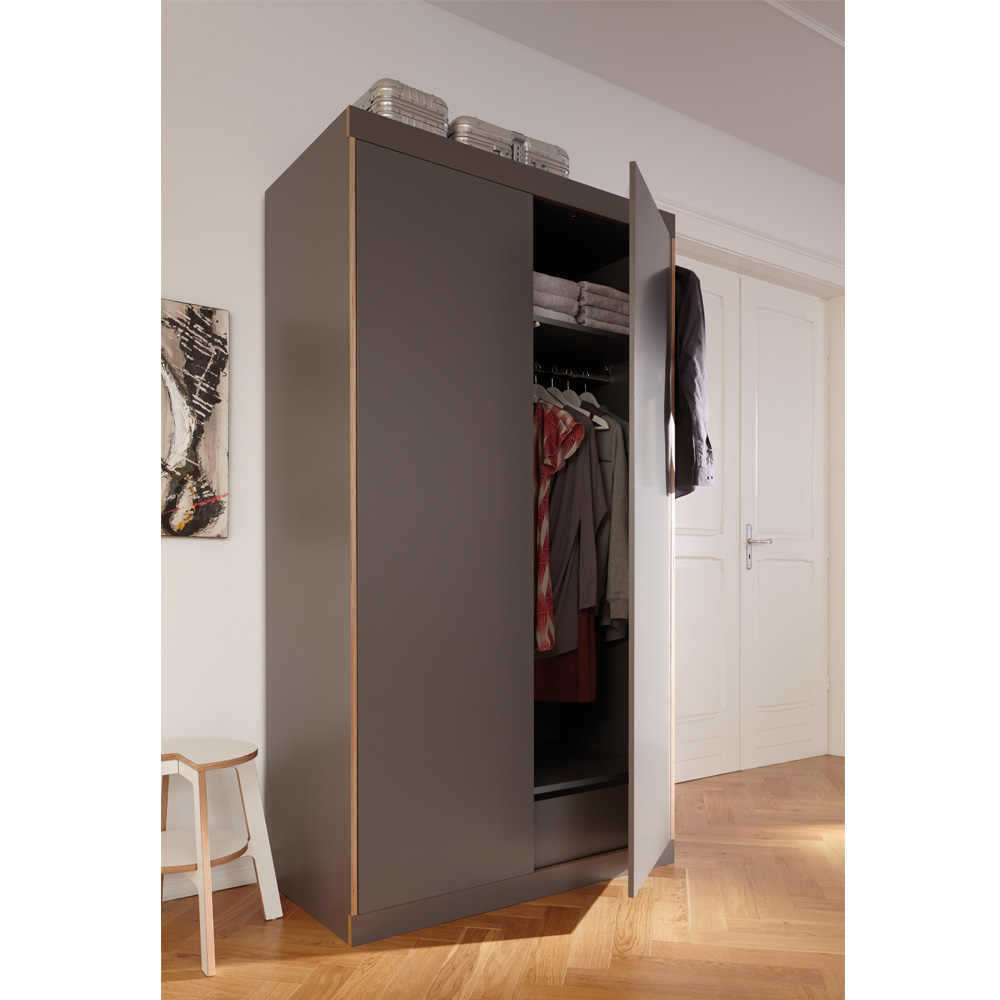 Flai Kleiderschrank