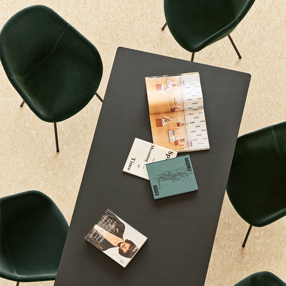 About a Chair AAC 127