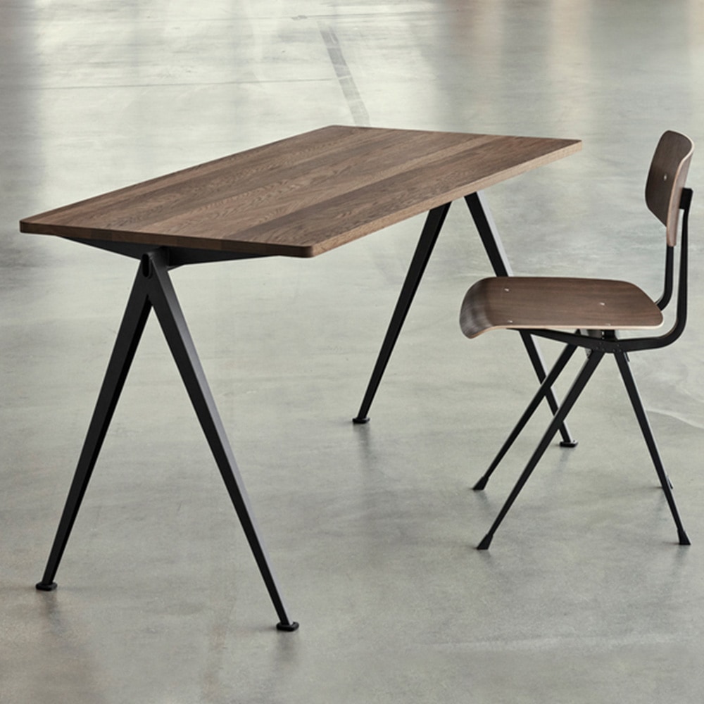 Pyramid Schreibtisch 01