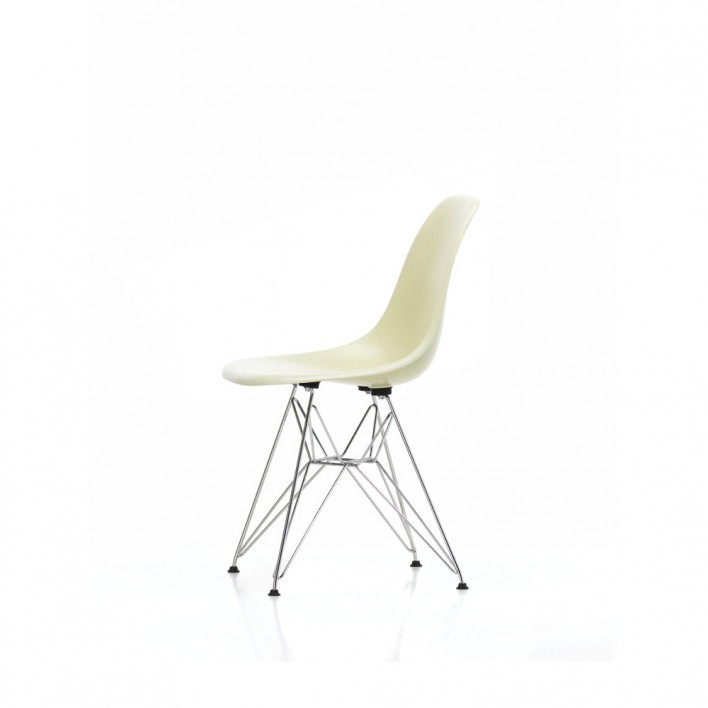 Eames Fiberglass Chair DSR